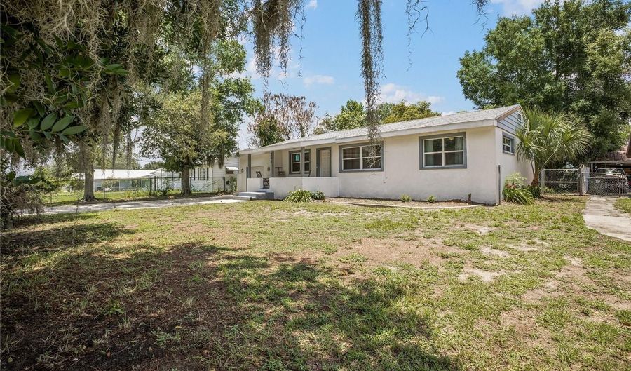 208 E WINTHROP St, Avon Park, FL 33825 - 3 Beds, 2 Bath