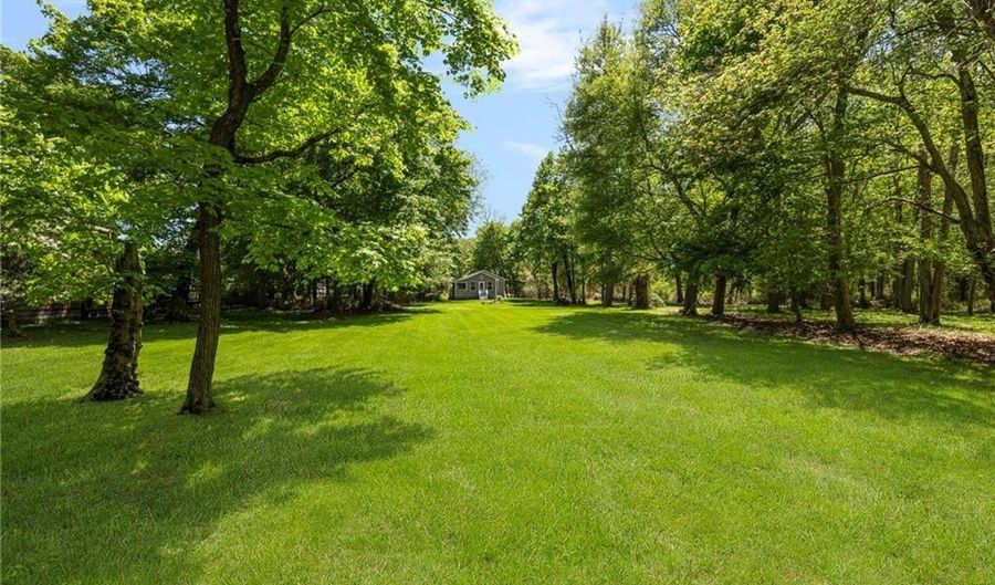 10 Summer St, Jamestown, RI 02835 - 2 Beds, 1 Bath