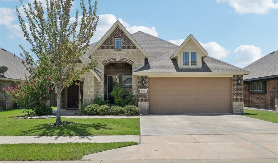 109 Gateway Dr, Alvarado, TX 76009 - 3 Beds, 2 Bath