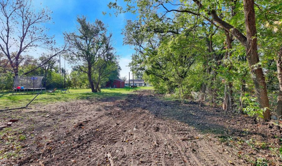 431 E Broadway Ave, Augusta, KS 67010 - 1 Beds, 1 Bath