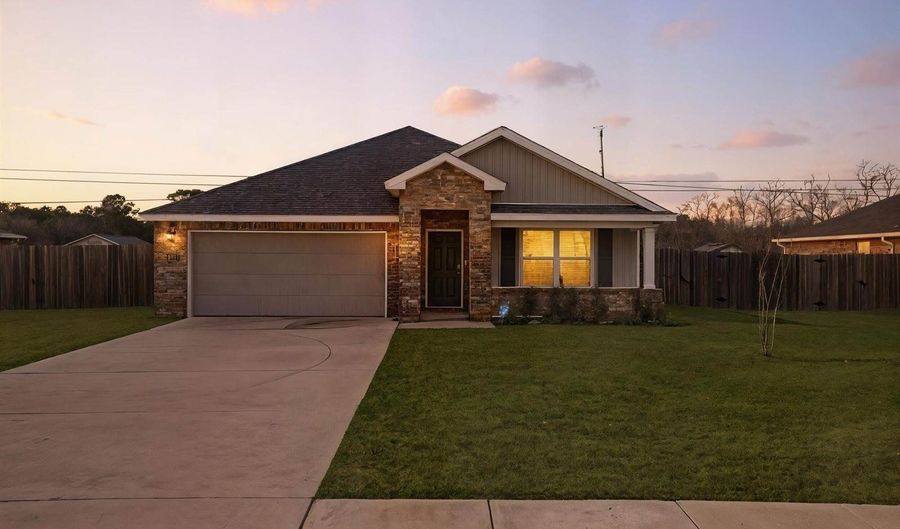 9479 Emersyn Ln, Biloxi, MS 39532 - 4 Beds, 2 Bath