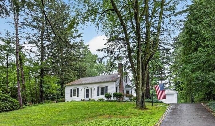 61 Upper Loudon Rd, Albany, NY 12211 - 4 Beds, 2 Bath