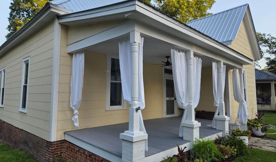 201 Oak St, Andalusia, AL 36420 - 2 Beds, 2 Bath