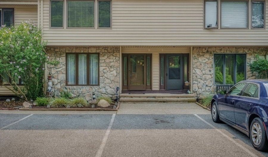 226 Cherokee Rd, Andover, NJ 07848 - 2 Beds, 2 Bath