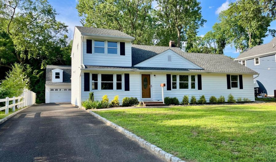 35 Fairview Dr, Middletown, NJ 07748 - 4 Beds, 2 Bath