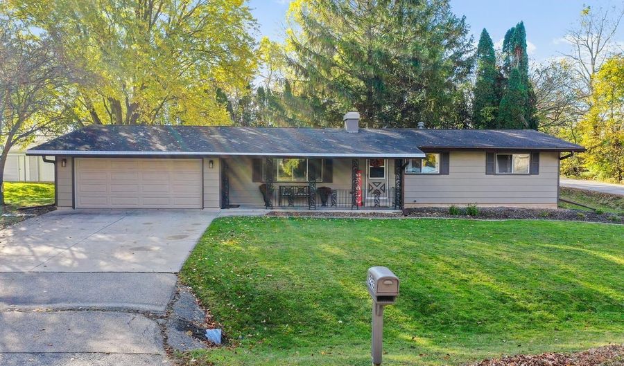 2255 WINWOOD Dr, Appleton, WI 54915 - 3 Beds, 2 Bath