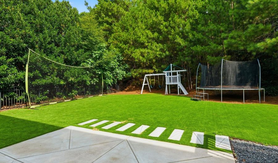 312 Briarfield Dr, Apex, NC 27502 - 5 Beds, 3 Bath