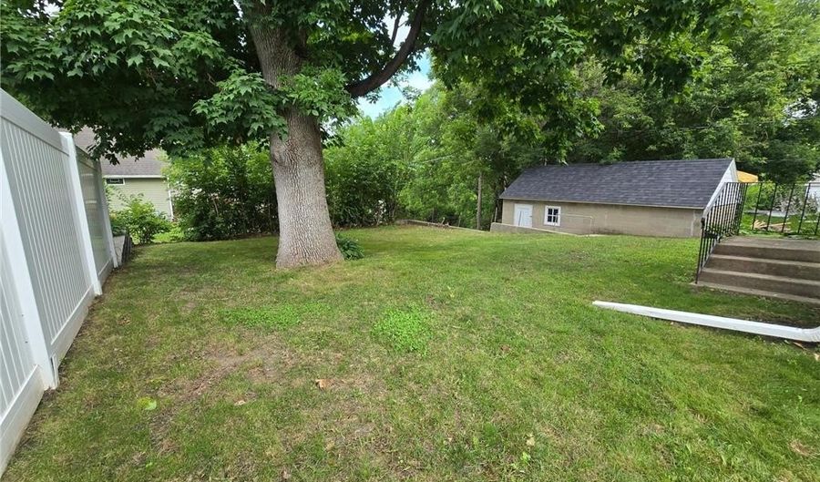 818 Kenwood St, Alexandria, MN 56308 - 3 Beds, 1 Bath