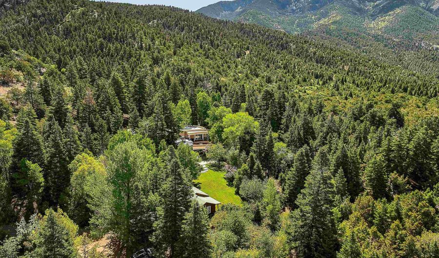 El Salto Rd, Arroyo Seco, NM 87514 - 4 Beds, 6 Bath