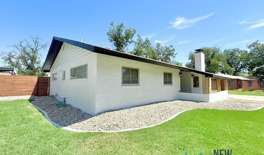 1515 Bryan Cir, Carlsbad, NM 88220 - 3 Beds, 2 Bath