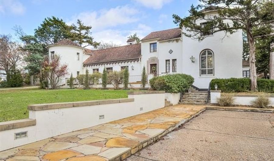 2400 Terrace Dr, Bartlesville, OK 74006 - 7 Beds, 9 Bath