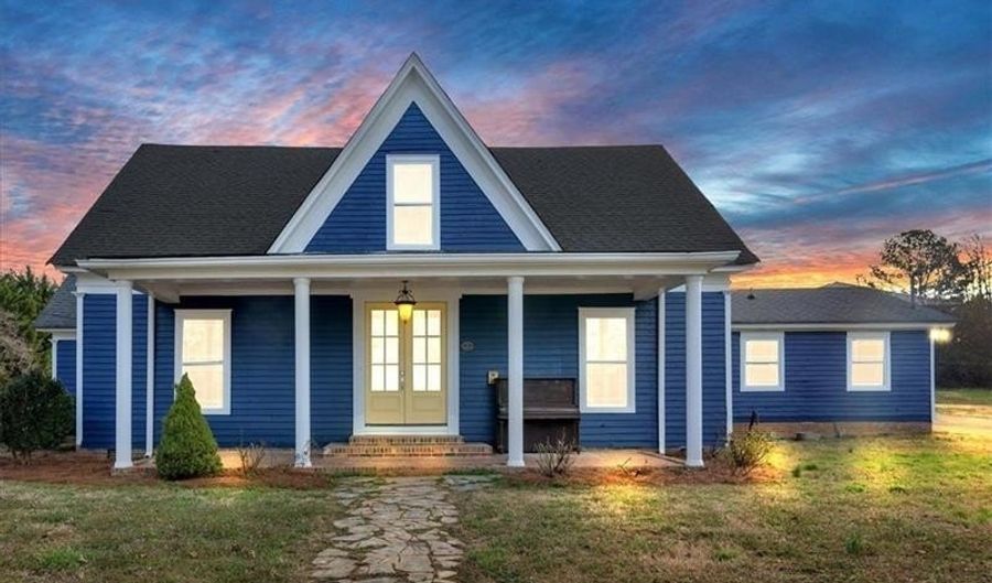 311 MAIN St, Adairsville, GA 30103 - 4 Beds, 4 Bath