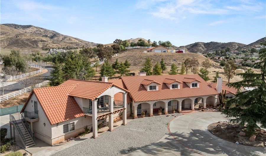 7210 Spigno Pl, Agua Dulce, CA 91390 - 5 Beds, 4 Bath