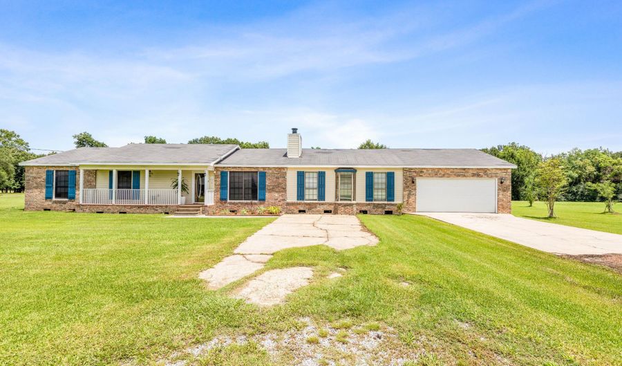 2119 Sunshine Dr, Abbeville, LA 70510 - 3 Beds, 2 Bath