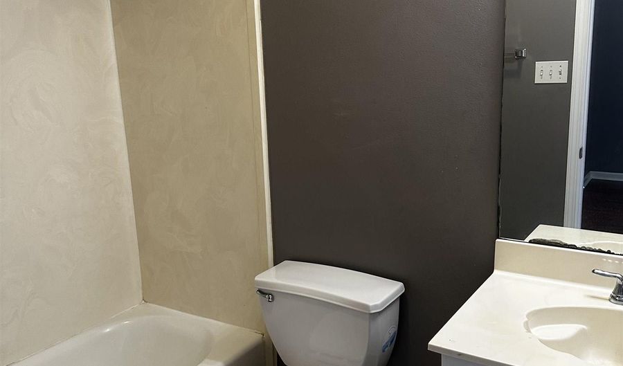 12852 Delores Dr, Baton Rouge, LA 70814 - 2 Beds, 3 Bath