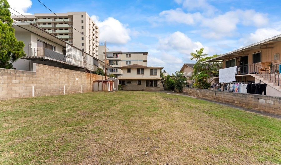 1639 Liholiho St, Honolulu, HI 96822 - 5 Beds, 4 Bath