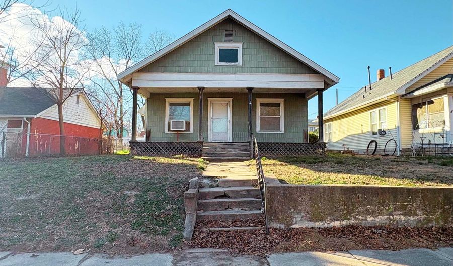 811 S D St, Arkansas City, KS 67005 - 2 Beds, 1 Bath
