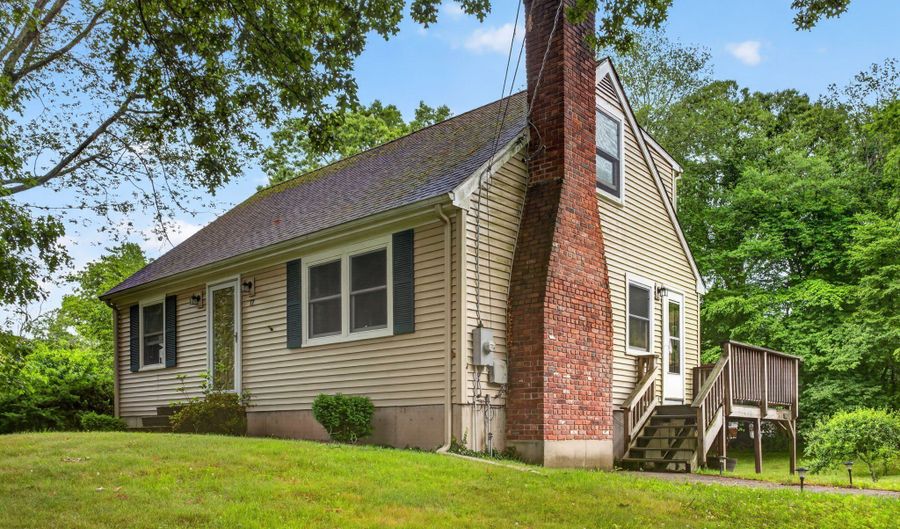 17 Hunters Path, Clinton, CT 06413 - 3 Beds, 2 Bath