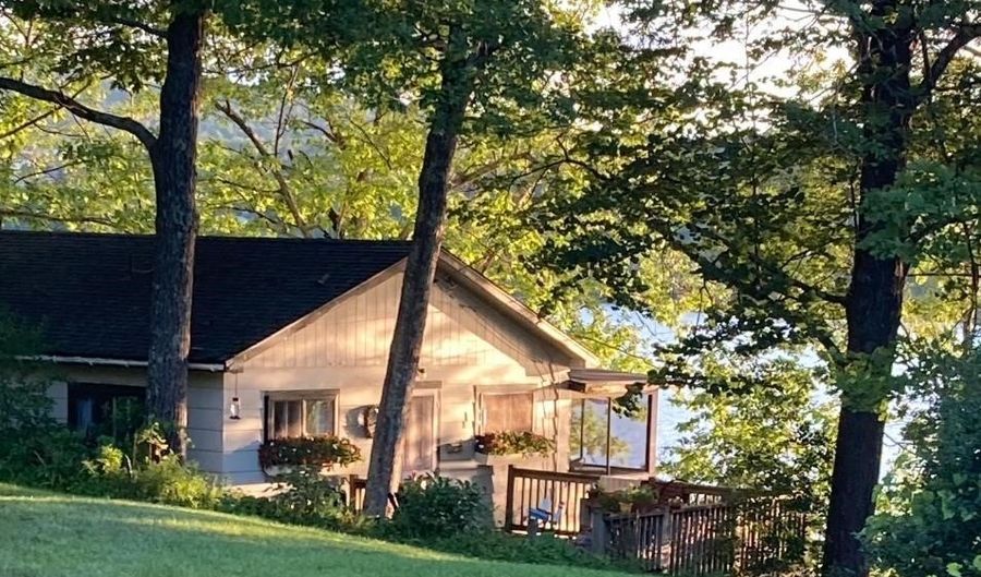 613 Stony Point Rd, Benson, VT 05743 - 2 Beds, 1 Bath