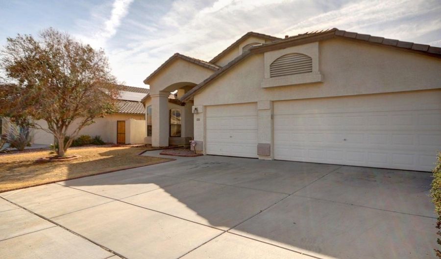 12715 W CAMBRIDGE Ave, Avondale, AZ 85392 - 4 Beds, 2 Bath