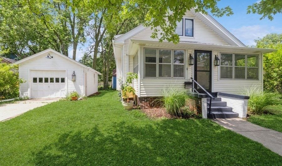 711 Wilson Ave, Ames, IA 50010 - 4 Beds, 2 Bath