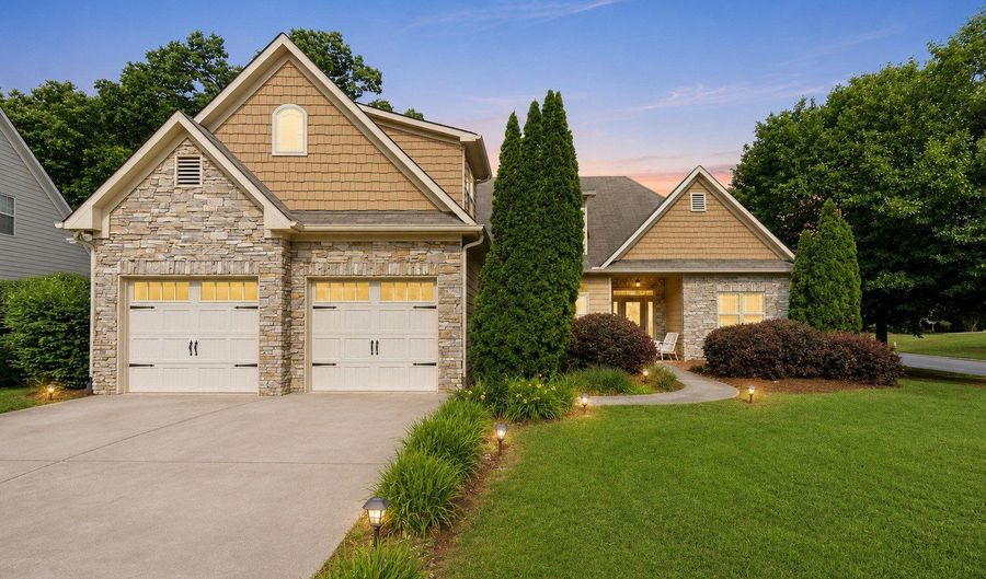 17 Maple Grove Dr, Adairsville, GA 30103 - 4 Beds, 2 Bath