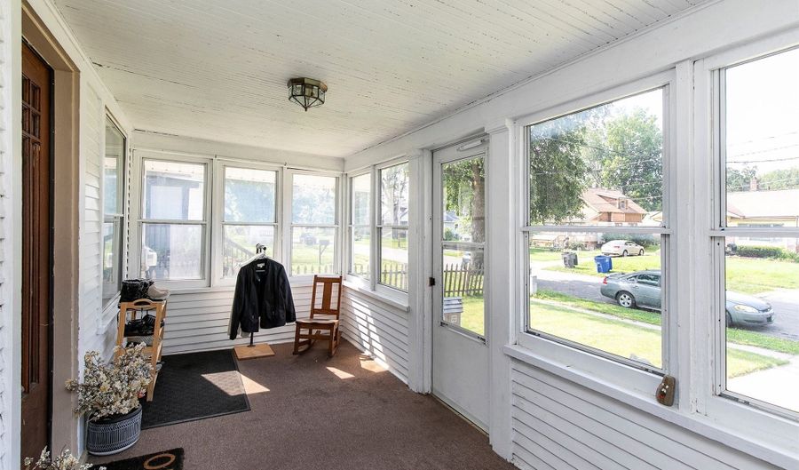1427 Mattern Ave, Des Moines, IA 50316 - 3 Beds, 2 Bath