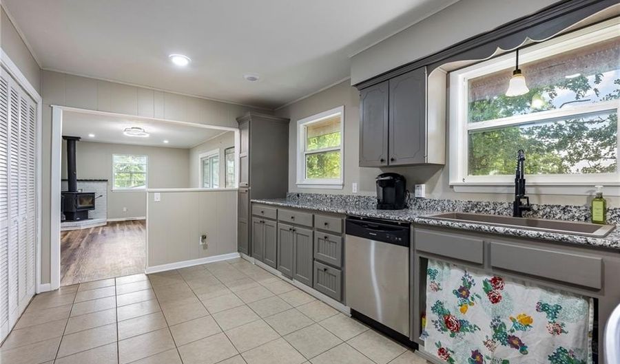 3 Boyce Dr, Bella Vista, AR 72715 - 2 Beds, 2 Bath