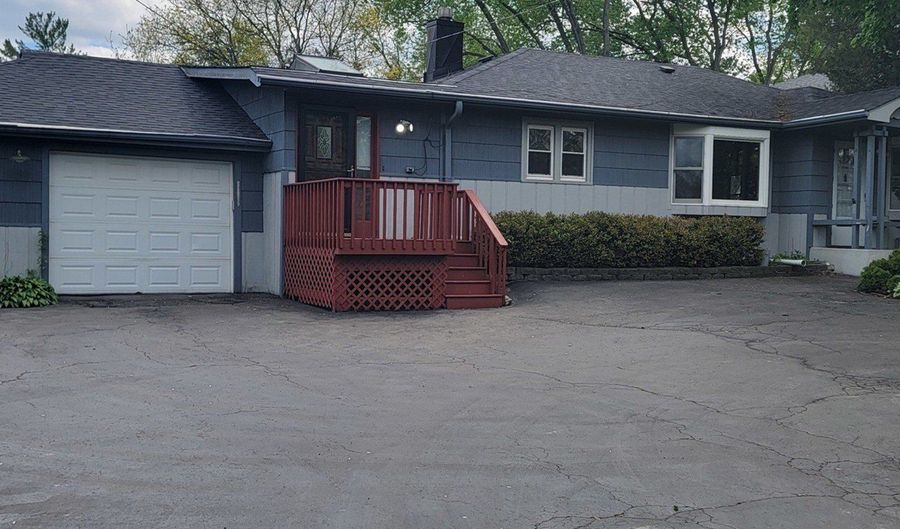 24049 W Grass Lake Rd, Antioch, IL 60002 - 3 Beds, 2 Bath