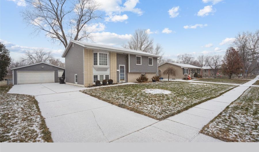 506 SW Franklin Dr, Ankeny, IA 50023 - 4 Beds, 2 Bath