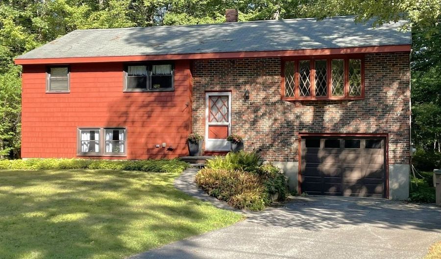 8 Wood Dr, Atkinson, NH 03811 - 3 Beds, 3 Bath