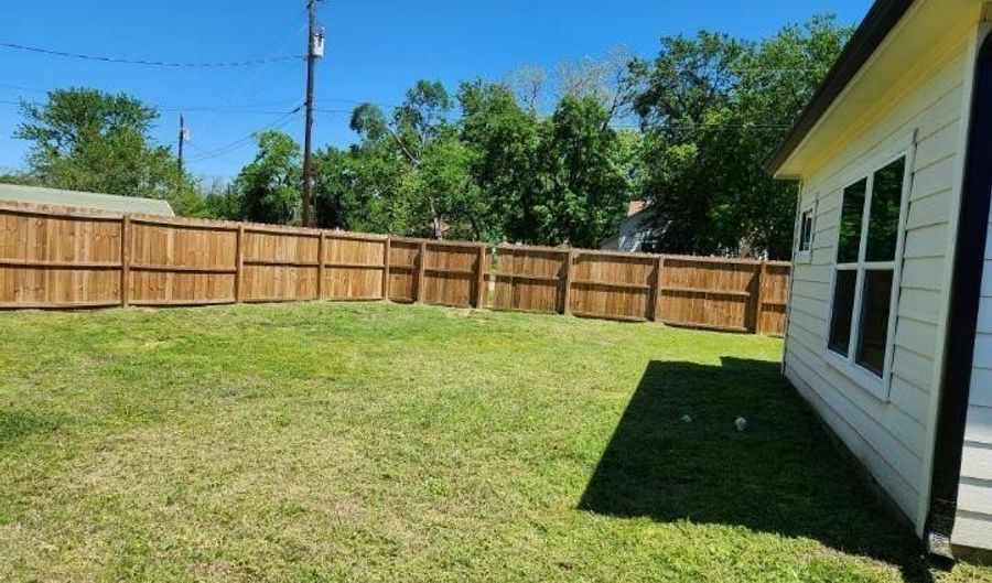817 E Jefferson St, Sulphur Springs, TX 75482 - 3 Beds, 2 Bath