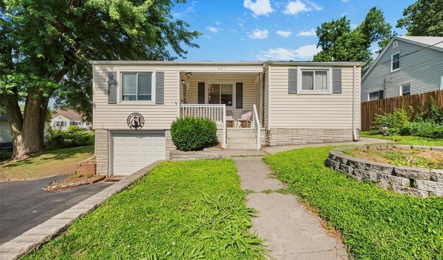 240 Herbert St, Alton, IL 62002 - 2 Beds, 2 Bath