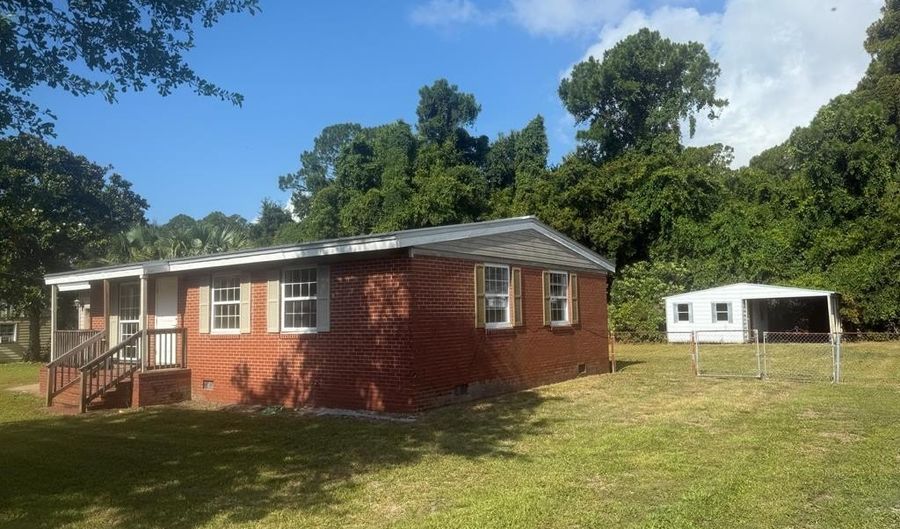 18 Apalachee St, Apalachicola, FL 32320 - 3 Beds, 1 Bath