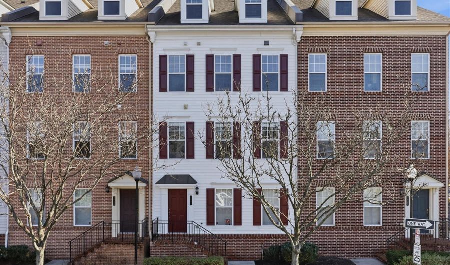 3941 OLD DOMINION Blvd, Alexandria, VA 22305 - 3 Beds, 3 Bath