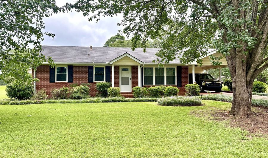 295 Grove St, Barnesville, GA 30204 - 3 Beds, 1 Bath