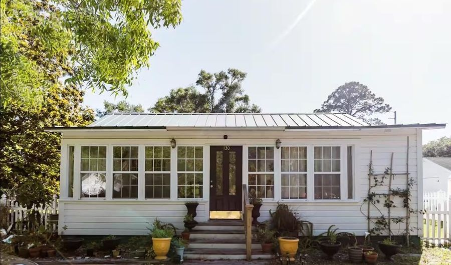 130 14th St, Apalachicola, FL 32320 - 2 Beds, 2 Bath