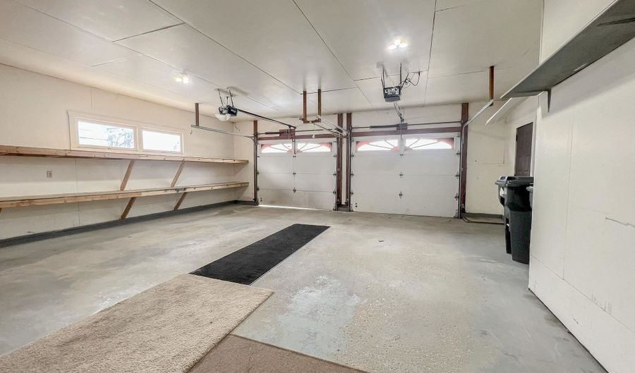 467 Rohr St, Arnolds Park, IA 51331 - 6 Beds, 3 Bath
