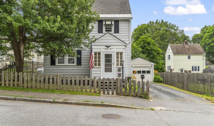 22 Cobb Rd, Bath, ME 04530 - 2 Beds, 1 Bath