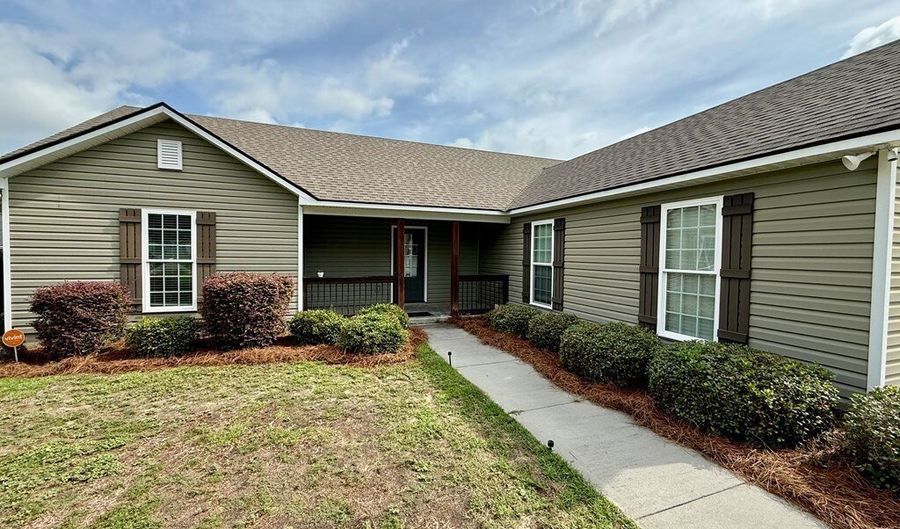 401 Spanish Moss Ln, Adel, GA 31620 - 3 Beds, 2 Bath