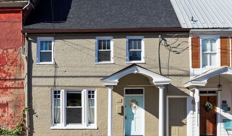 40 N MAIN St, Boonsboro, MD 21713 - 3 Beds, 2 Bath