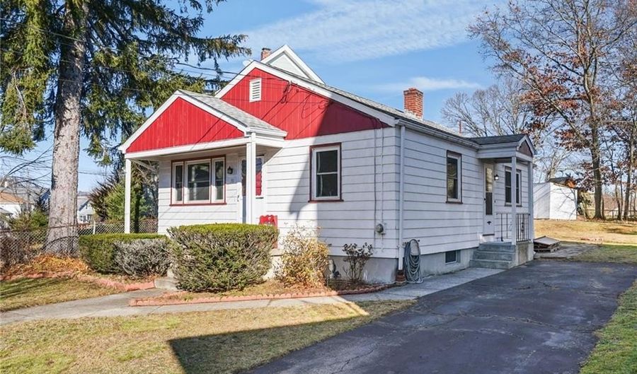 35 Forest Ave, Cumberland, RI 02864 - 2 Beds, 1 Bath