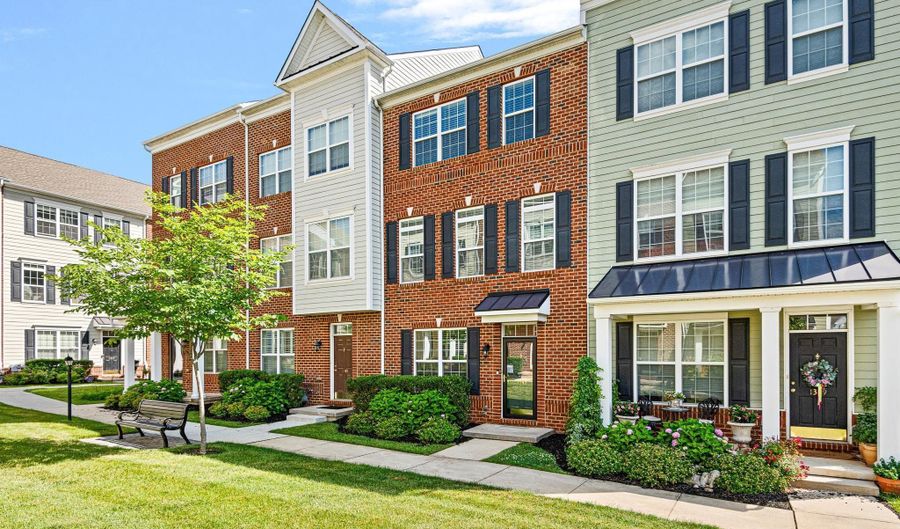 1347 PARISH Ave, Claymont, DE 19703 - 4 Beds, 4 Bath