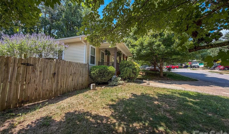 5 Springmill Dr, Asheville, NC 28806 - 3 Beds, 2 Bath