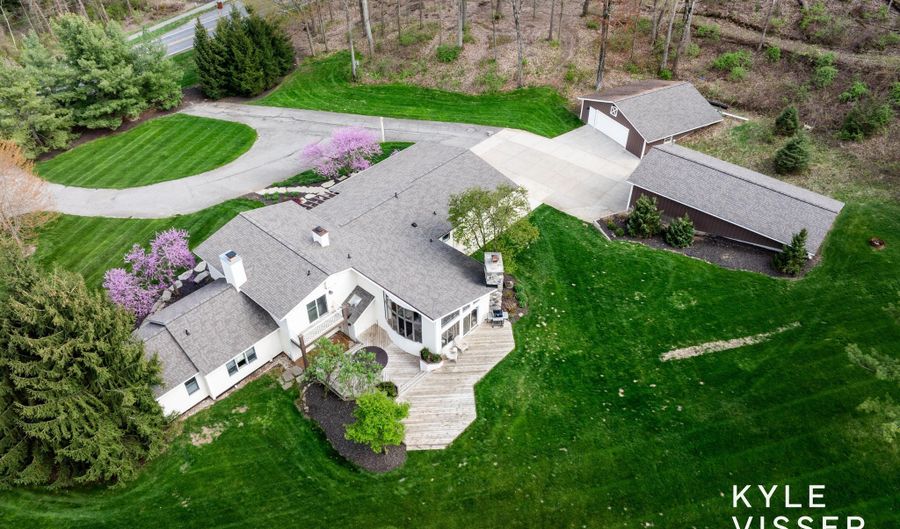 589 Grand River Dr NE, Ada, MI 49301 - 4 Beds, 5 Bath