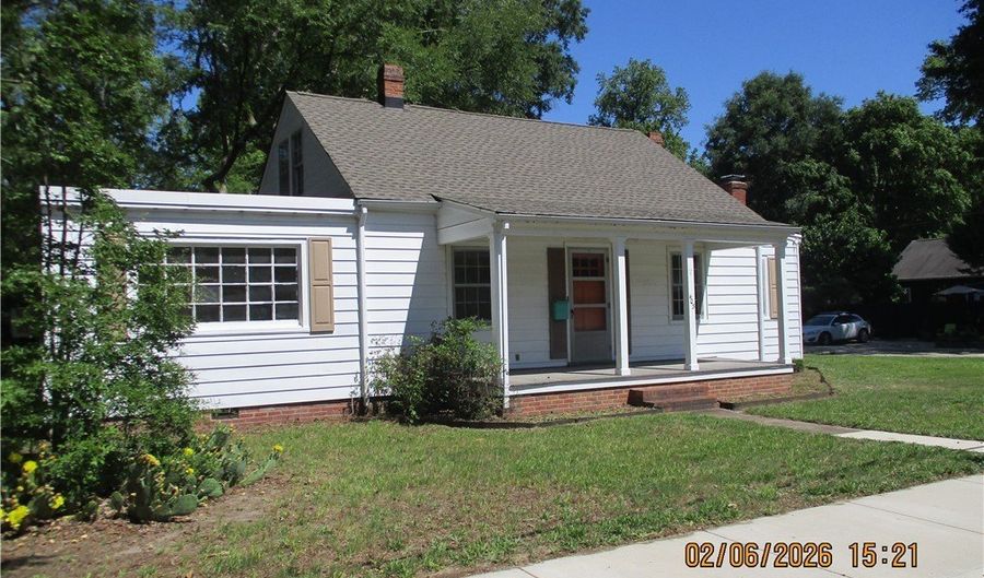 403 Maple St, Ashland, VA 23005 - 3 Beds, 2 Bath
