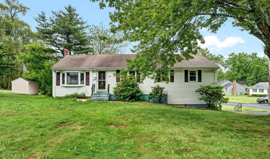 18 Nolan Dr, Bloomfield, CT 06002 - 3 Beds, 2 Bath