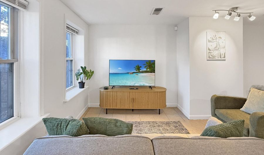 1523 PENNSYLVANIA Ave SE 2, Washington, DC 20003 - 1 Beds, 1 Bath