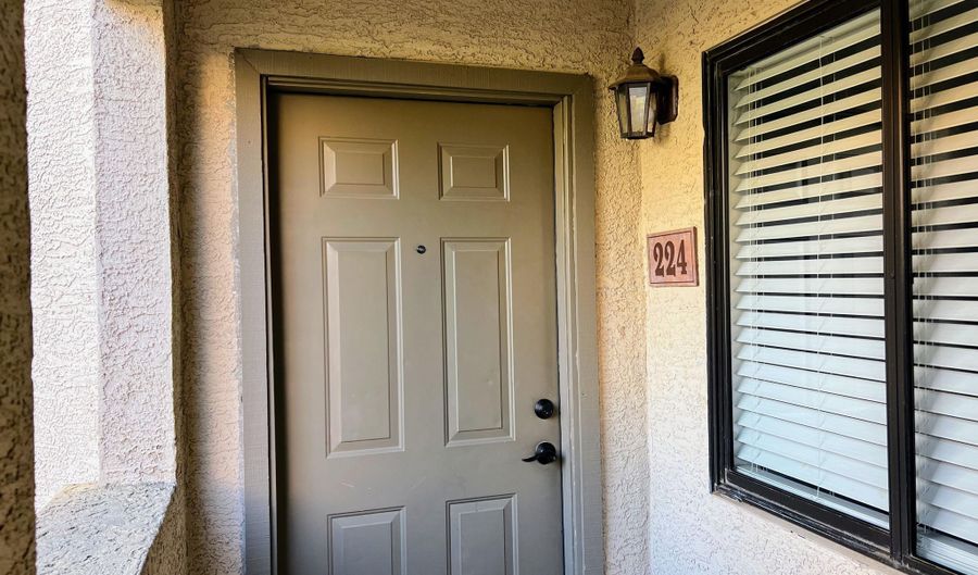 1287 N ALMA SCHOOL Rd 224, Chandler, AZ 85224 - 2 Beds, 2 Bath
