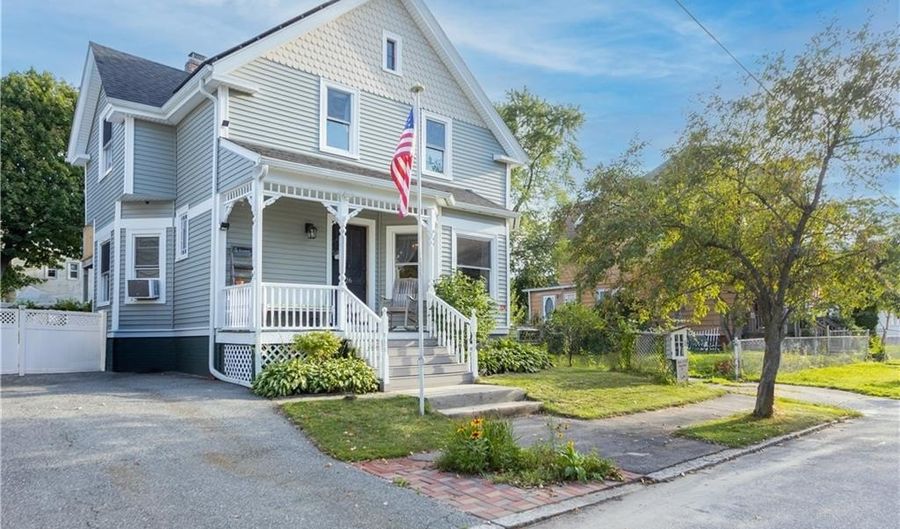26 Oakland Ave, Cranston, RI 02910 - 3 Beds, 2 Bath
